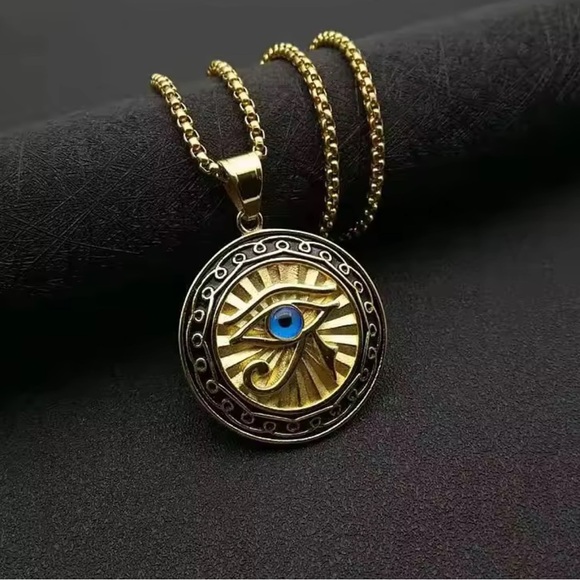 Eye of Horus Ancient Green Mythology Gold Medallion Pendant Necklace - Picture 1 of 4